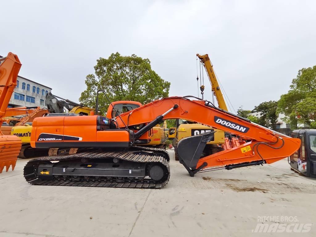Doosan DX 225 LC Гусеничні екскаватори