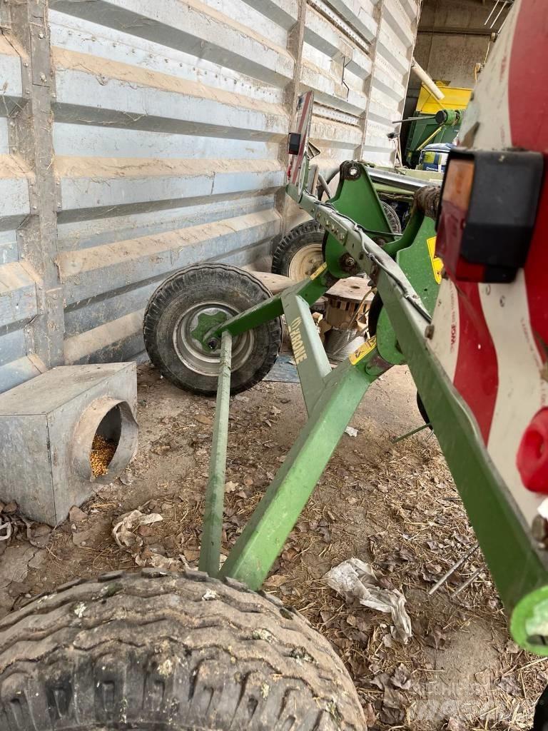 Krone KWT 882 Граблі і сінозворушувачі