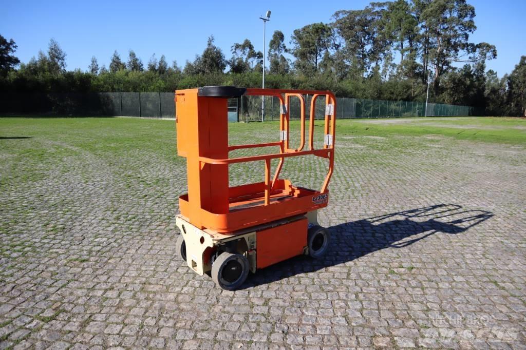 JLG 1230ES Вертикальні щоглові підйомники
