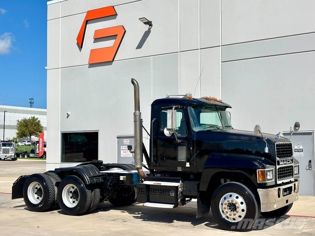 Mack Pinnacle Тягачі