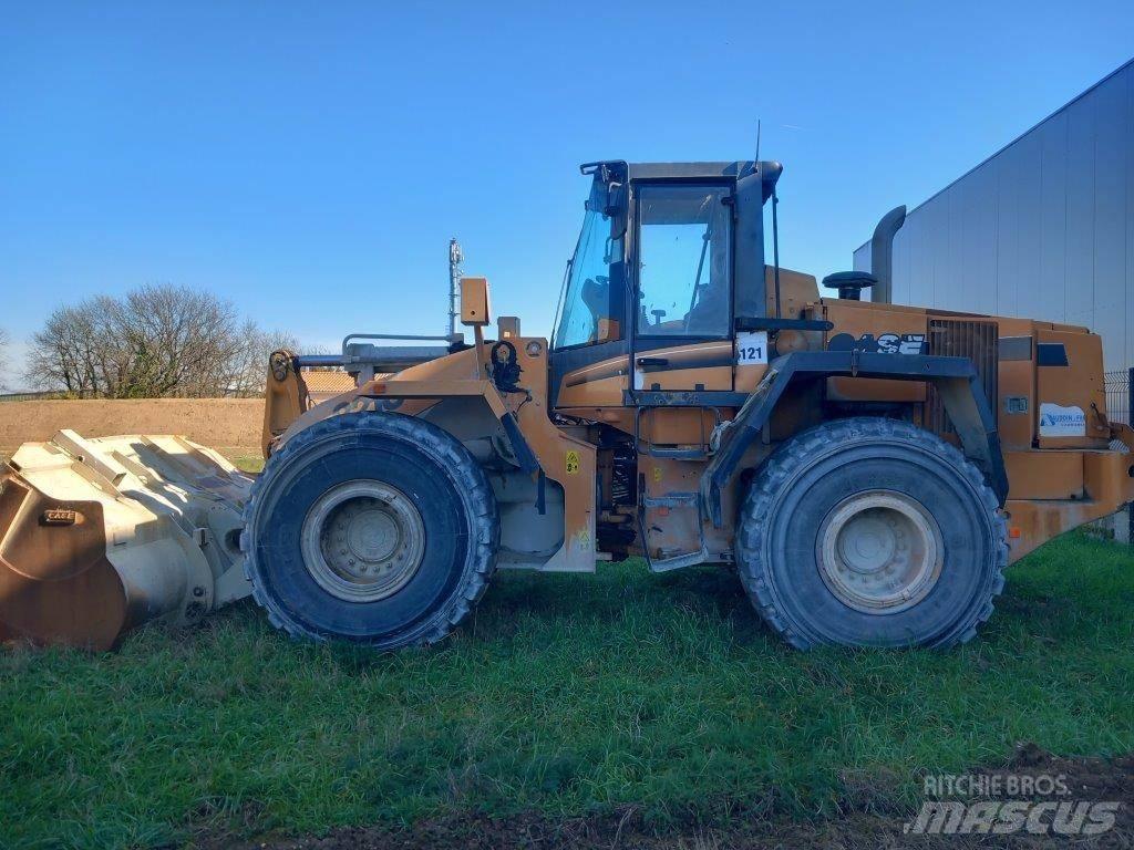 CASE 821 C Фронтальні навантажувачі