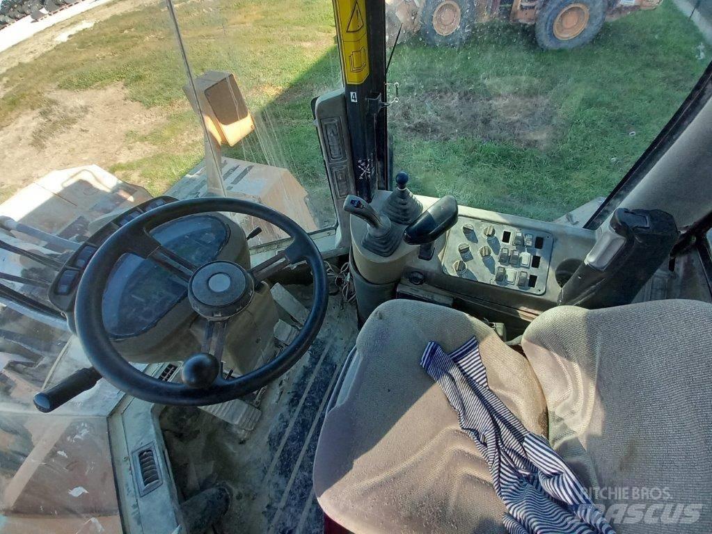 CASE 821 C Фронтальні навантажувачі