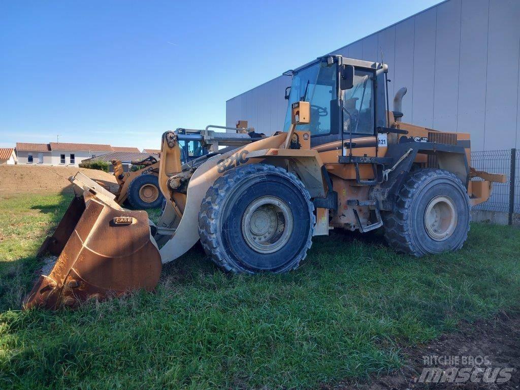 CASE 821 C Фронтальні навантажувачі