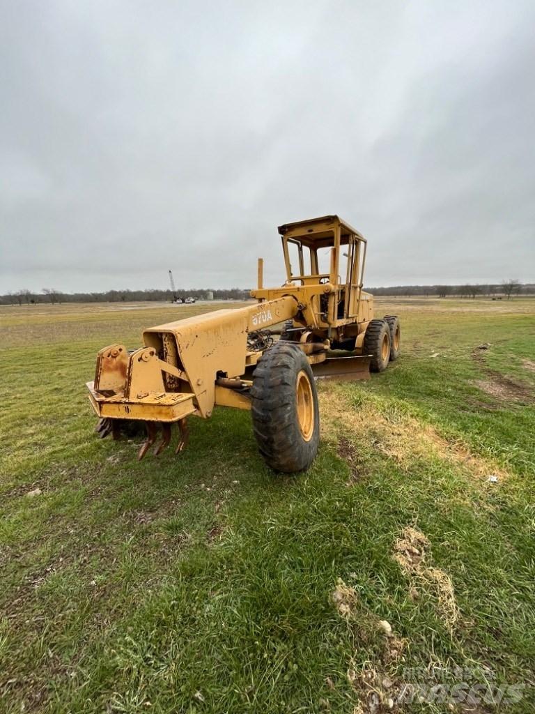 DEERE 570A Грейдери