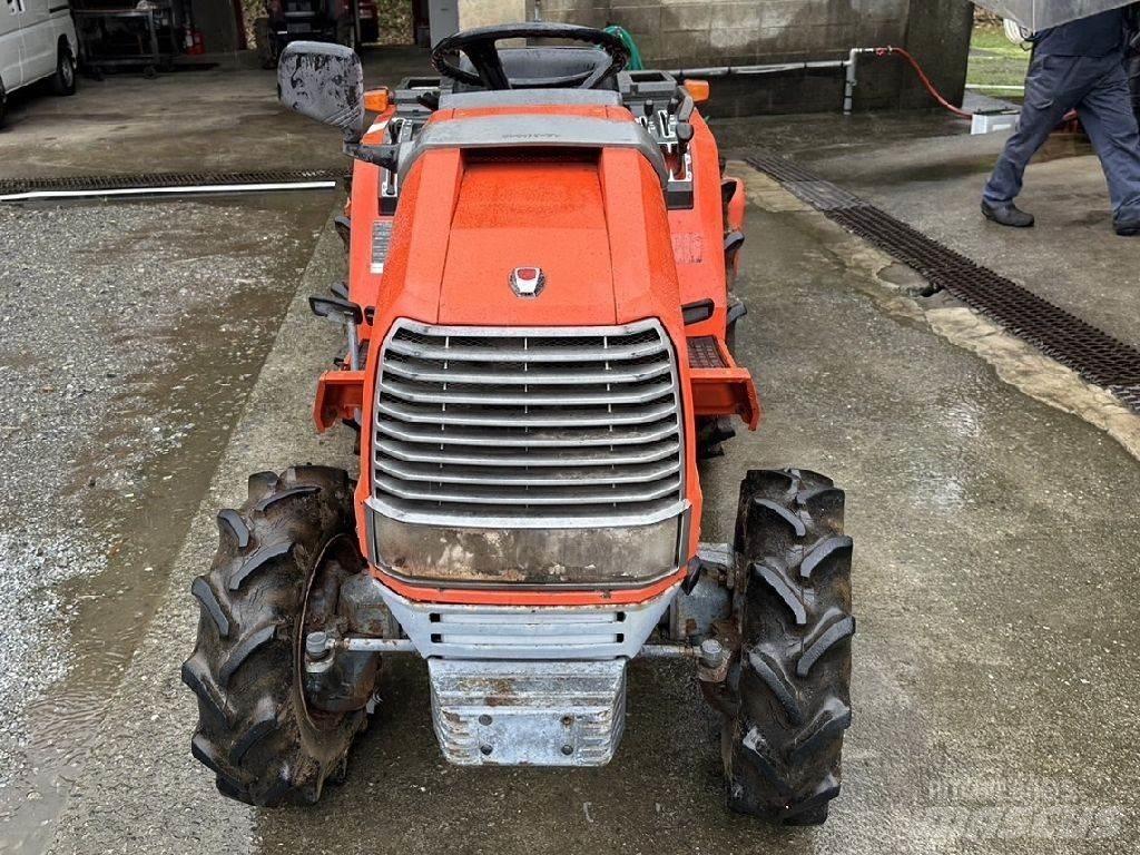 Kubota A-17 Трактори