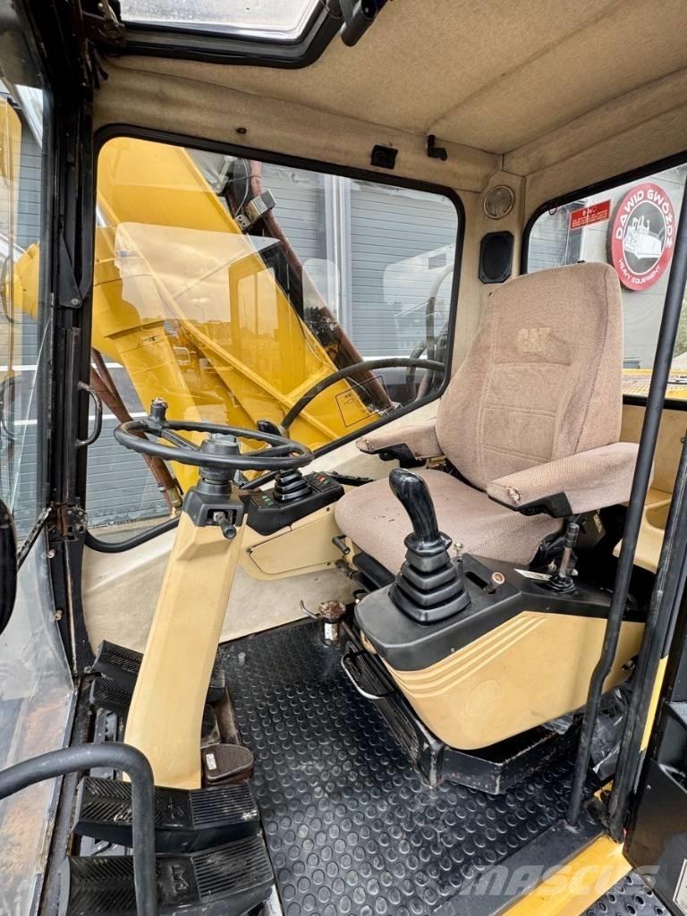 CAT M 318 Колісні екскаватори