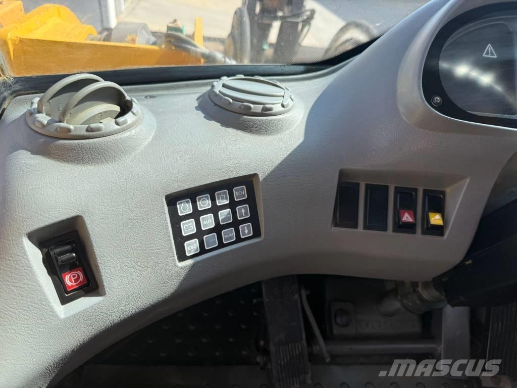 Volvo L 150 E Фронтальні навантажувачі
