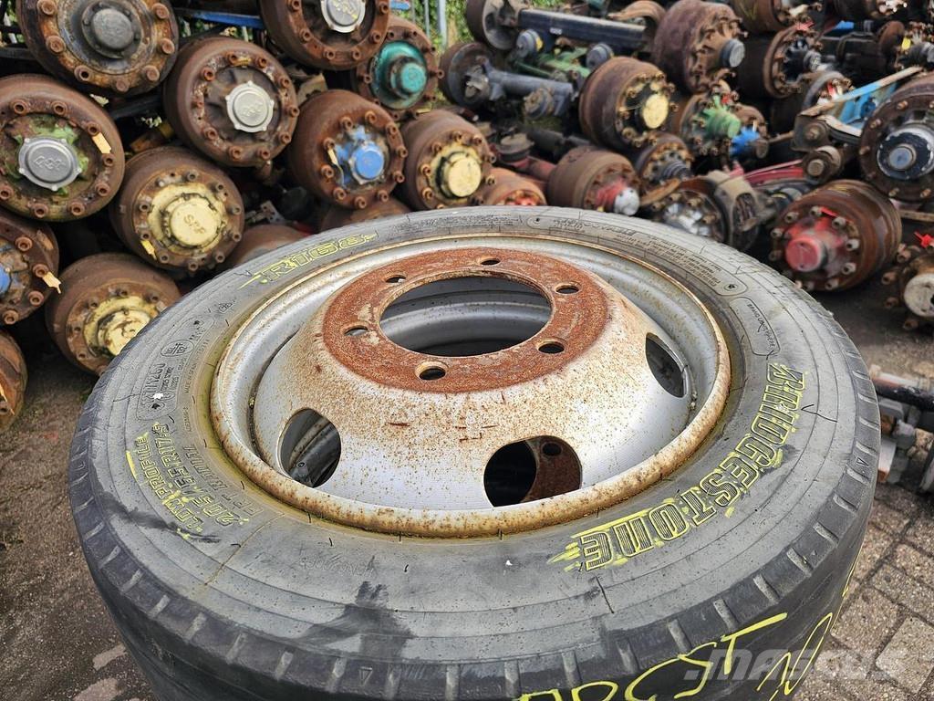 Bridgestone R 168 Вантажівки-платформи/бокове розвантаження