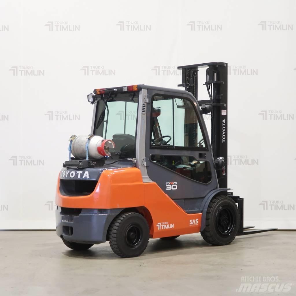 Toyota 02-8FGF30 Газові навантажувачі