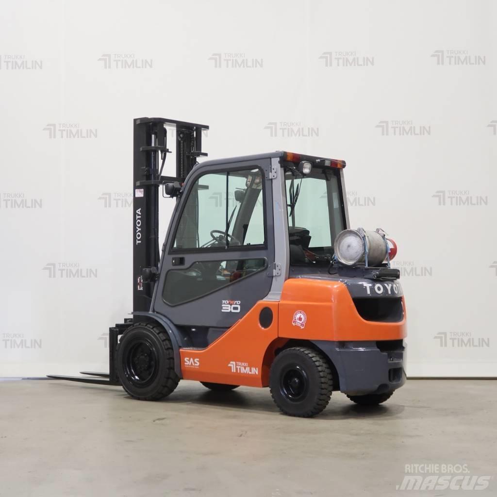 Toyota 02-8FGF30 Газові навантажувачі