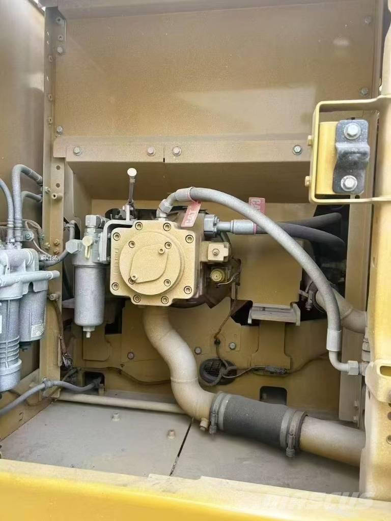 CAT 323 Гусеничні екскаватори