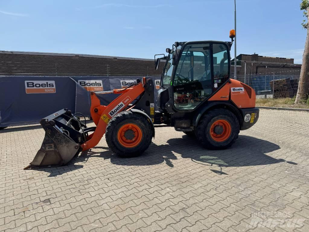Komatsu WA70-7 Фронтальні навантажувачі