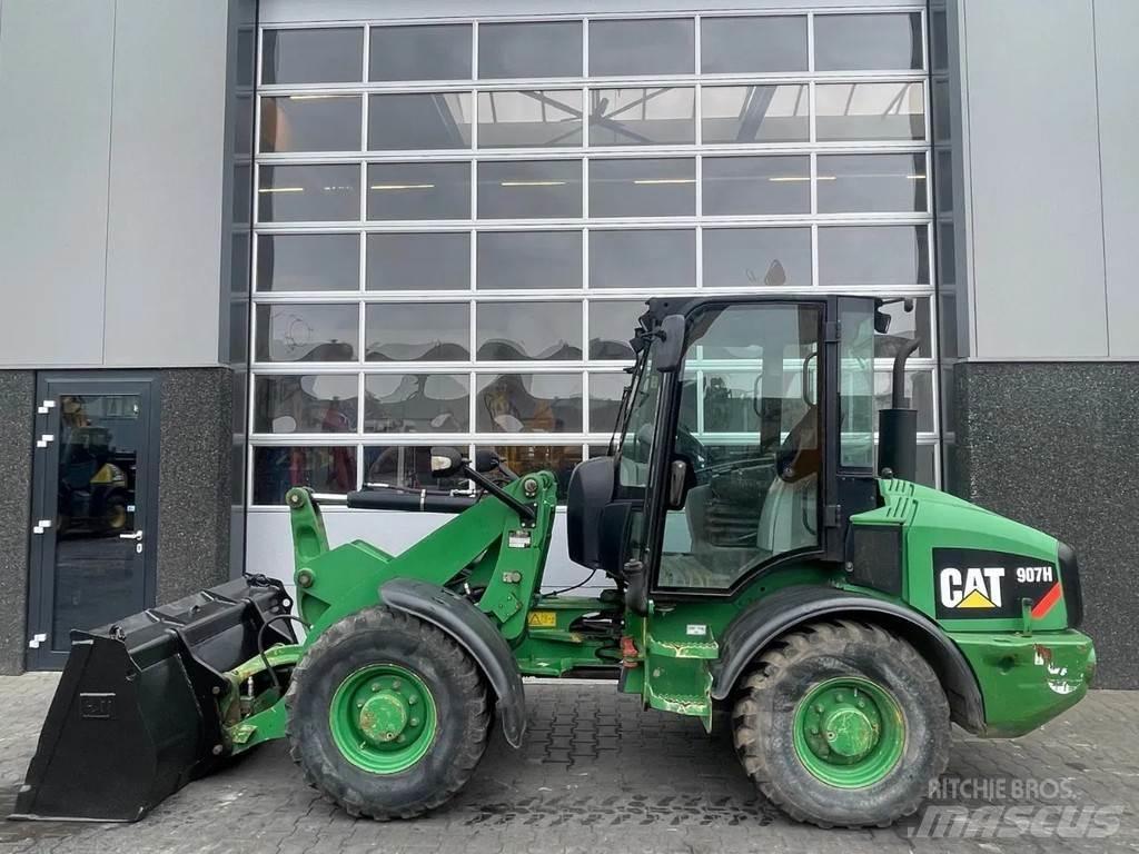 CAT 907H Фронтальні навантажувачі