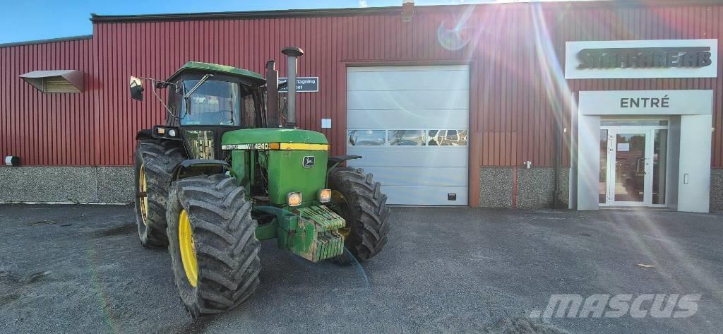 John Deere 4240 S Трактори