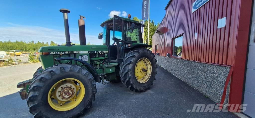 John Deere 4240 S Трактори