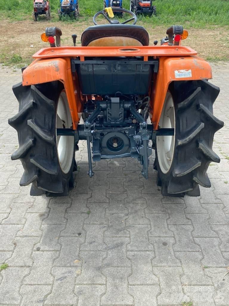 Kubota B1702-M Трактори