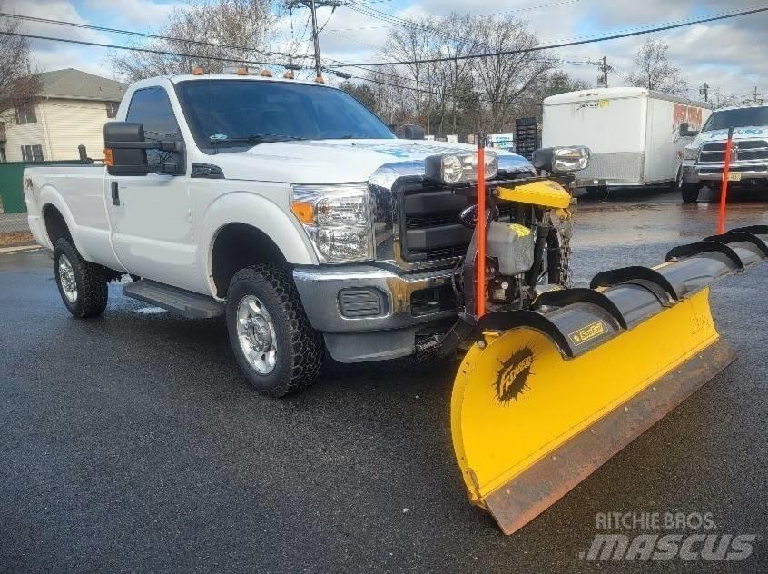 Ford F 250 FX4 Снігоочищувальні ножі та плуги