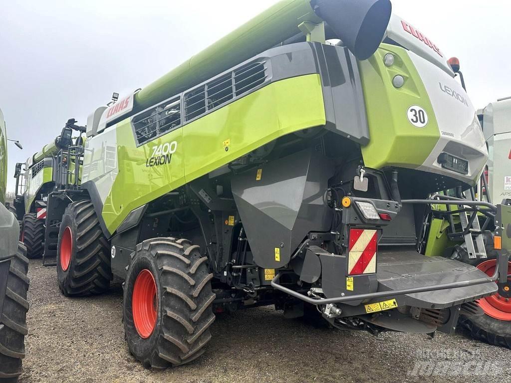 CLAAS 7400 Зернозбиральні комбайни