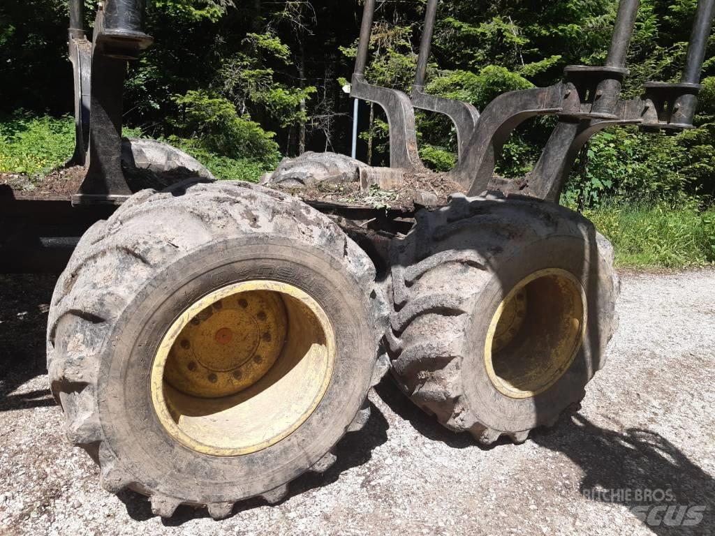John Deere 1110G Форвардери