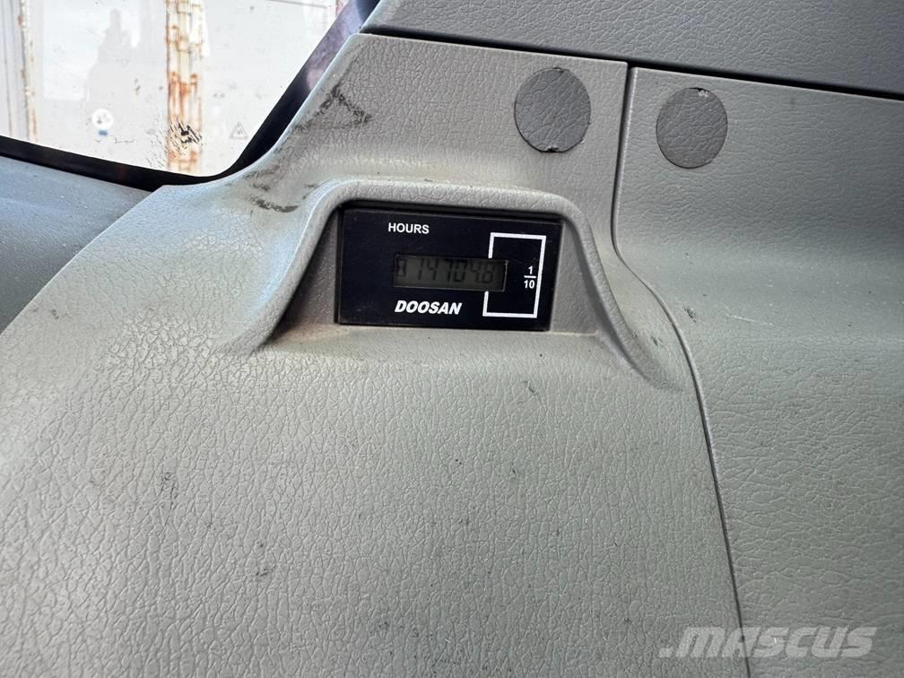 Doosan DX 300 LC-3 Гусеничні екскаватори