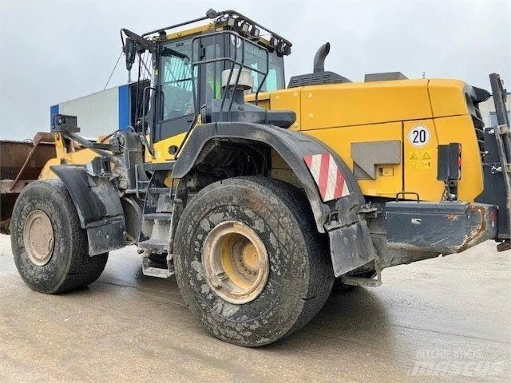 Komatsu WA 380--8E0 Фронтальні навантажувачі