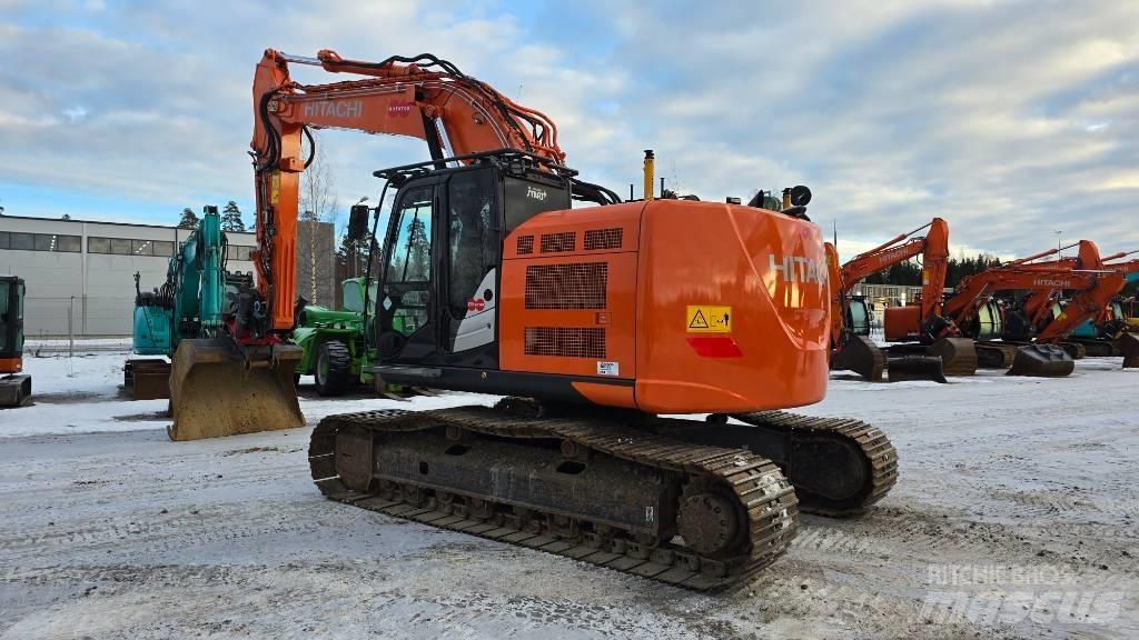 Hitachi ZX225USRLC-6 Гусеничні екскаватори