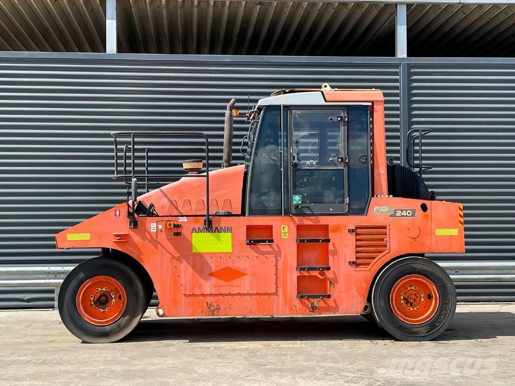 Ammann AP 240 Пневматичні катки