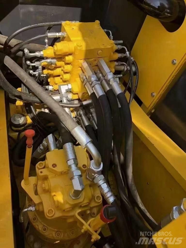 Komatsu 160-7 Гусеничні екскаватори