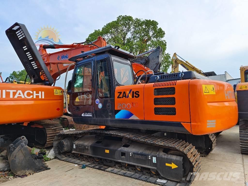 Hitachi ZX 200 Гусеничні екскаватори