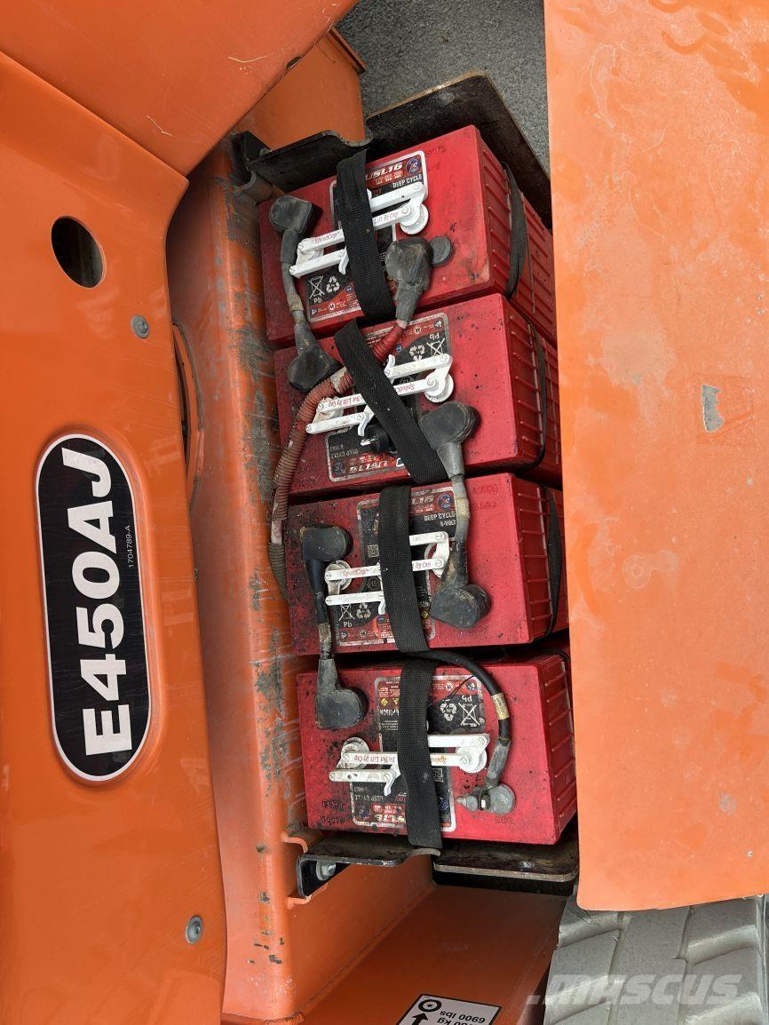 JLG E450AJ (2005) Колінчаті підйомники