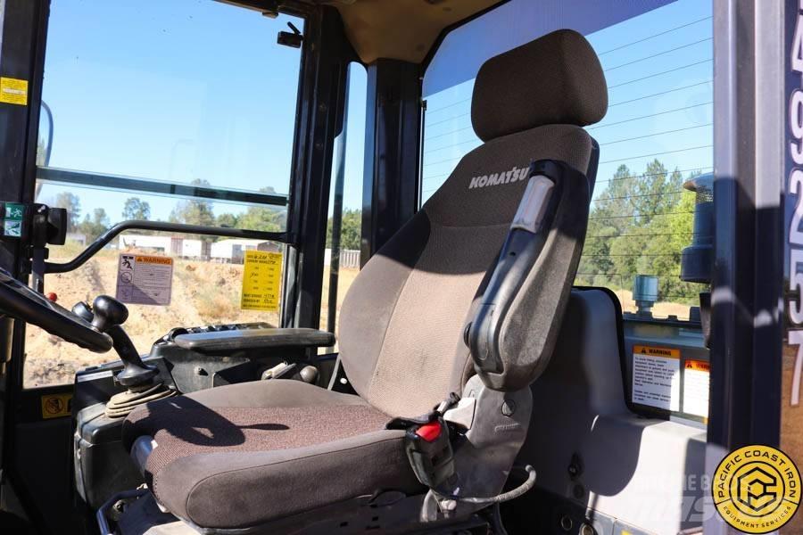 Komatsu WA 320-7 Фронтальні навантажувачі