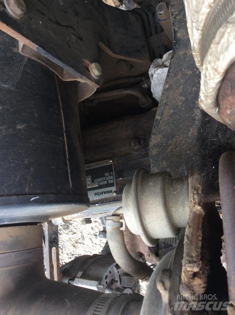 Komatsu WB 93 R Двигуни