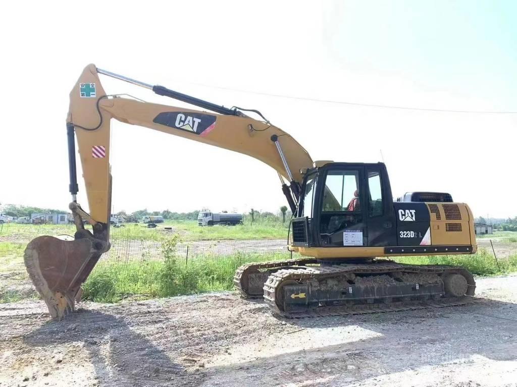 CAT CAT323D Гусеничні екскаватори