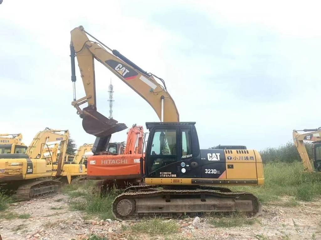 CAT CAT323D Гусеничні екскаватори