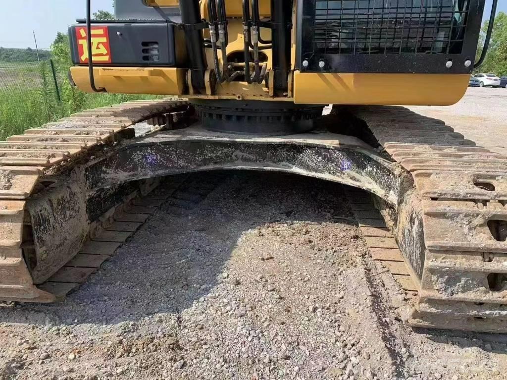 CAT CAT323D Гусеничні екскаватори