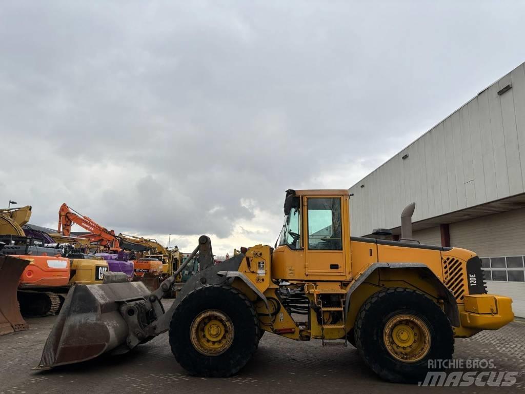 Volvo L 120 E Фронтальні навантажувачі