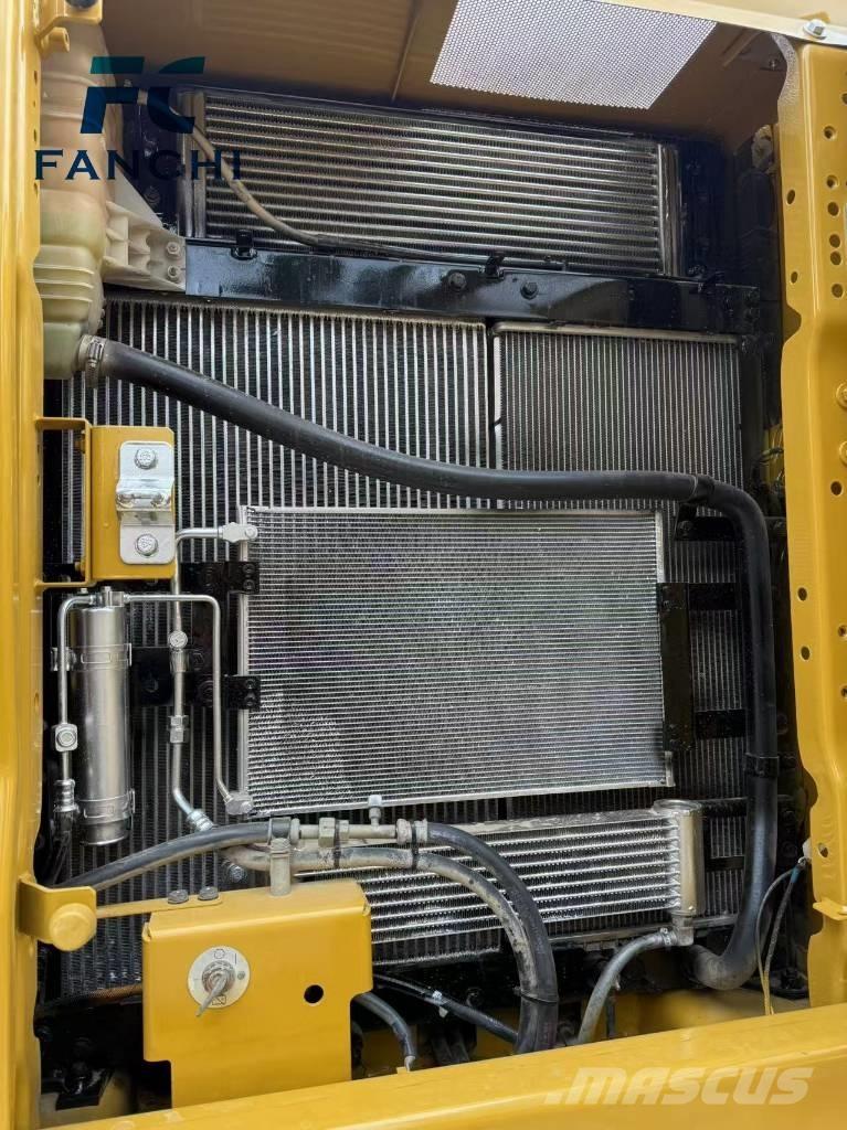 CAT 320 Гусеничні екскаватори