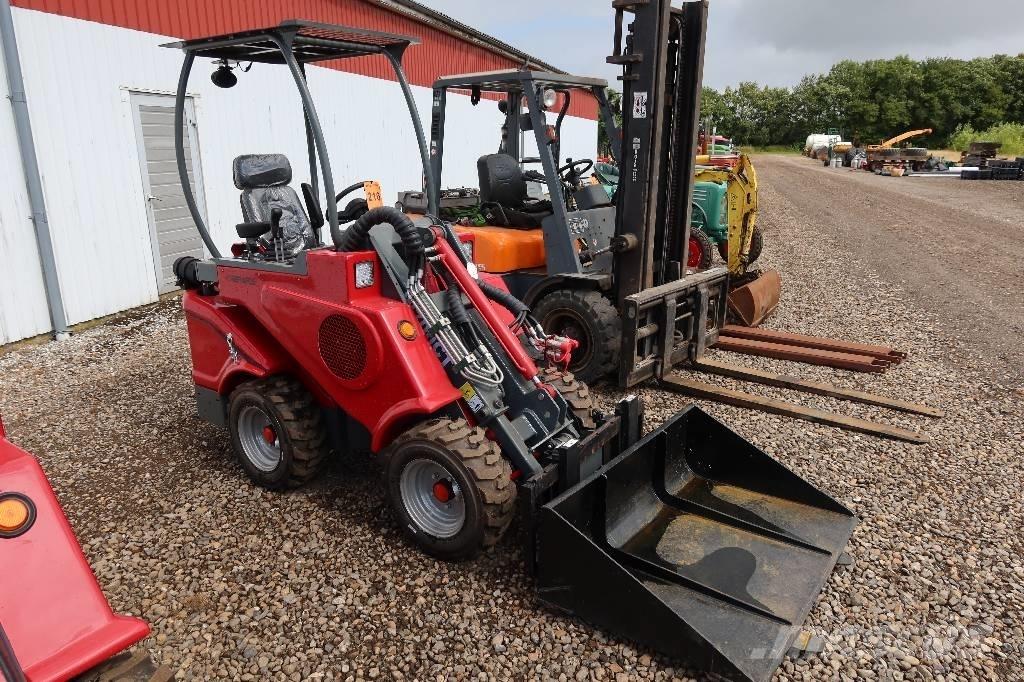 Bernard W700CT, Міні-навантажувачі