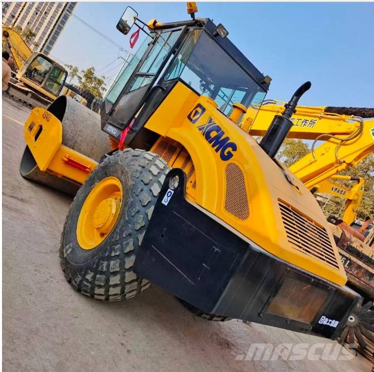 XCMG XS 142 J Грунтові котки