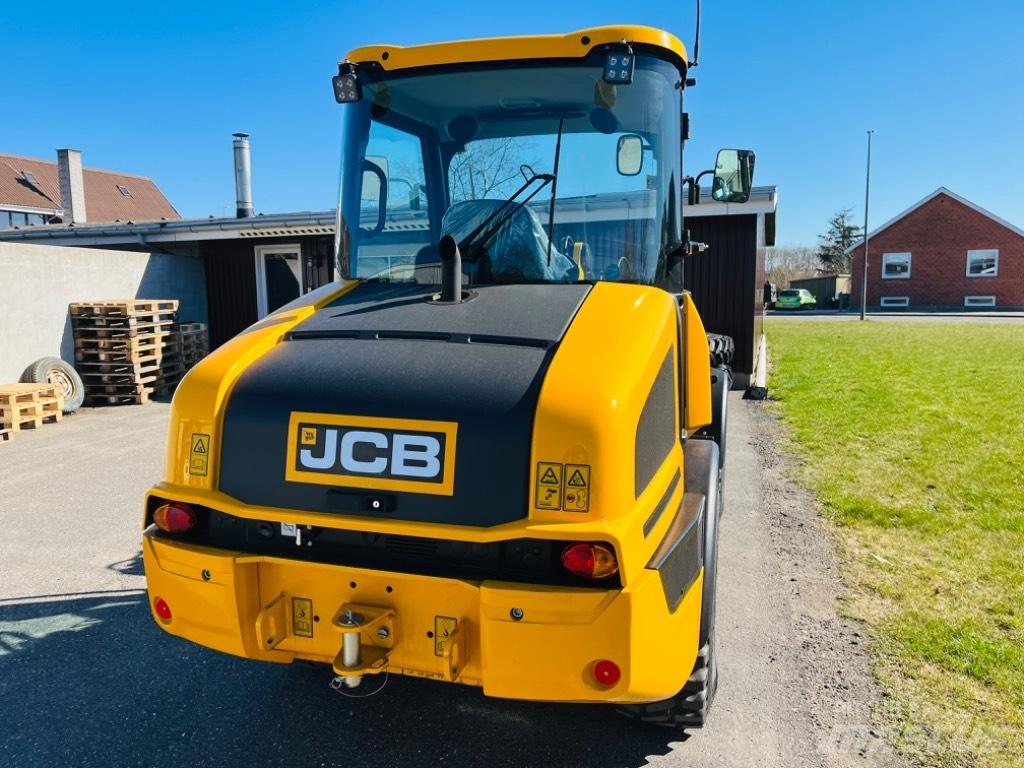 JCB 407 Багатофункціональне обладнання для вантажних і землекопальних робіт