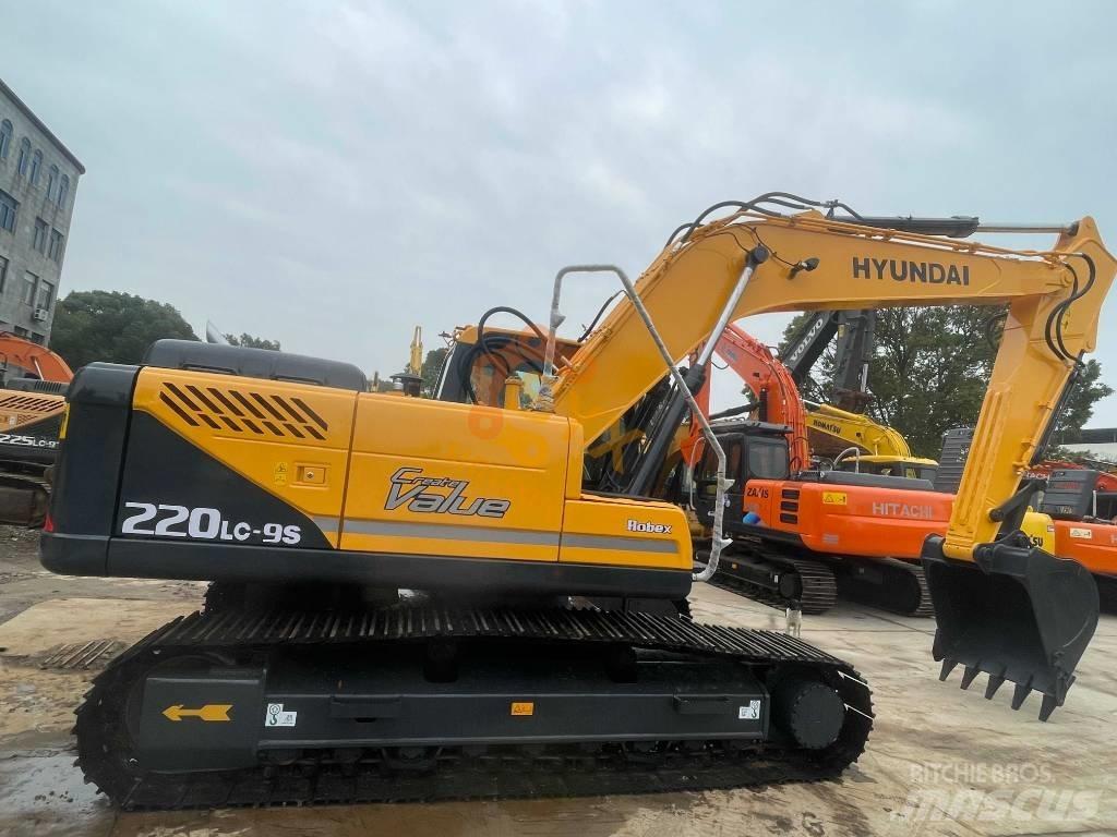 Hyundai Robex 225 Гусеничні екскаватори