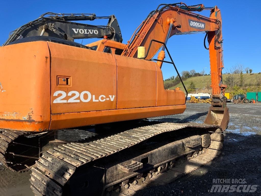 Doosan DX 220 Гусеничні екскаватори