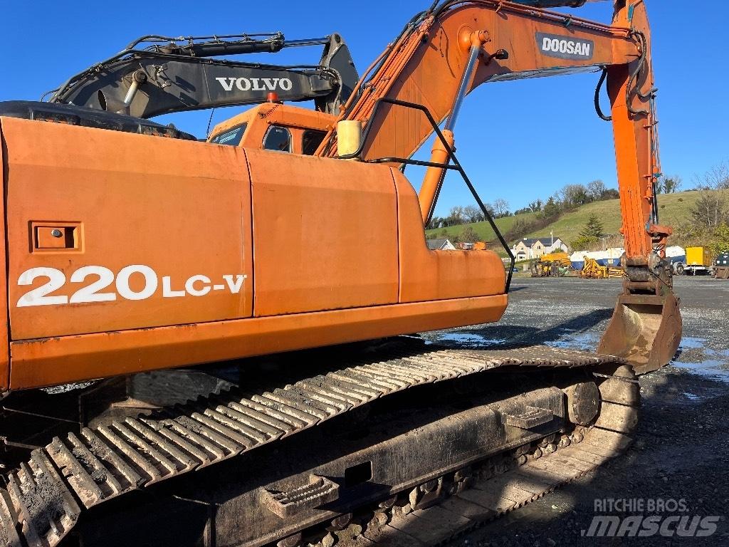 Doosan DX 220 Гусеничні екскаватори