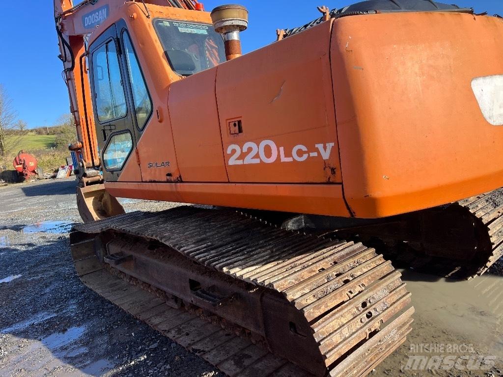 Doosan DX 220 Гусеничні екскаватори