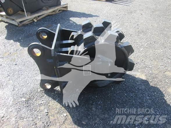  GIYI CAT 320 Шини