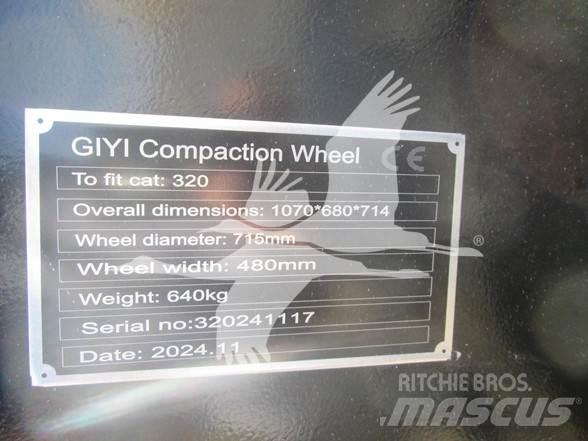  GIYI CAT 320 Шини