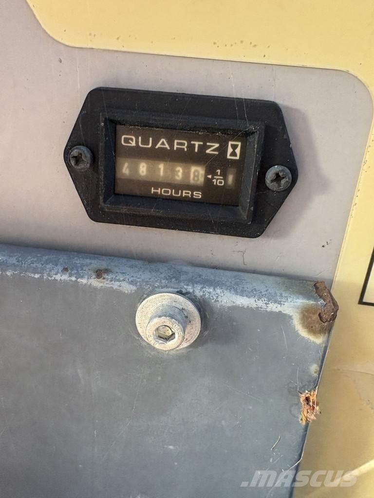 Aichi Sp12c Телескопічні підйомники