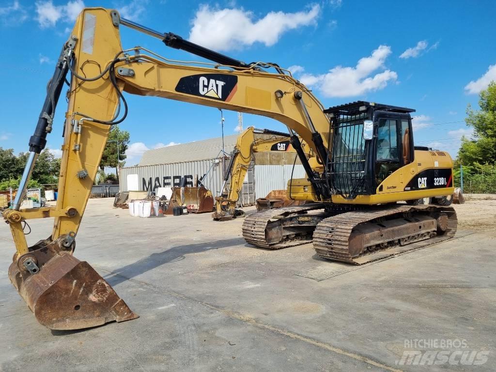 CAT 323 D L Гусеничні екскаватори