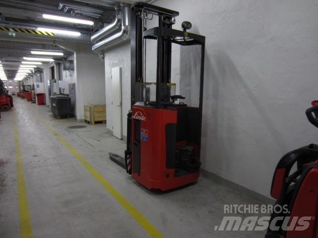 Linde L2000 Самохідні електроштабелери