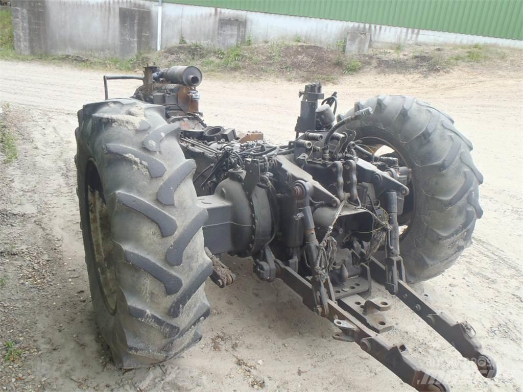 Valtra 8550 Трактори